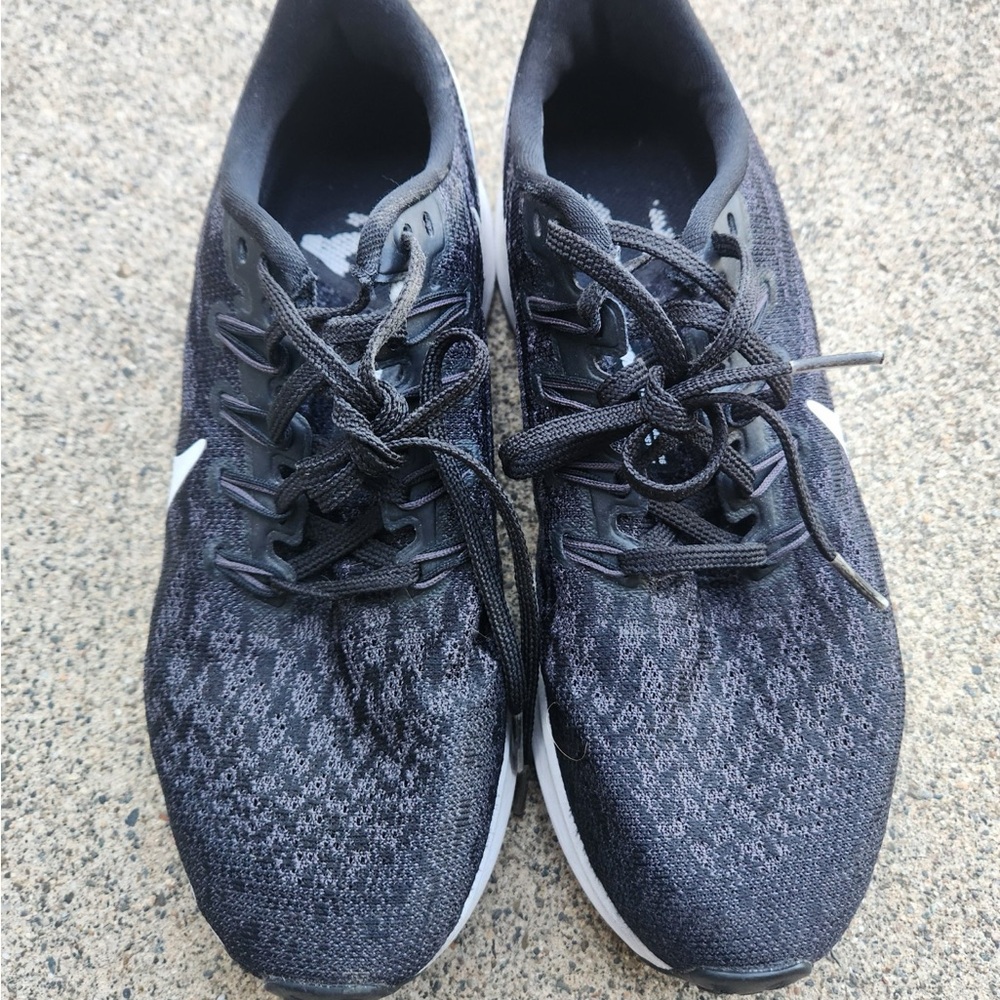 Men's Black Athletic Shoes